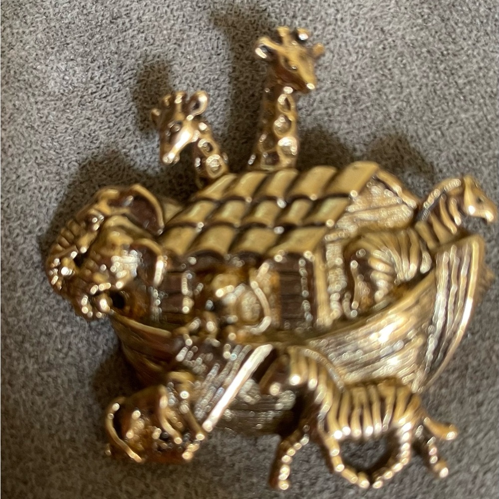 Vintage Gold Tone Noah’s Arc Brooch Pin - Picture 6 of 7
